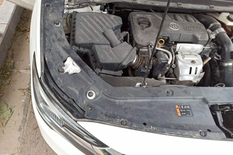 Used Buick GL6 2018 18T 6-Seater Luxury Model Engine Bay Right