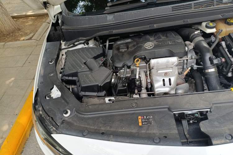 Used Buick GL6 2018 18T 6-Seater Prestige Model Engine Bay Right