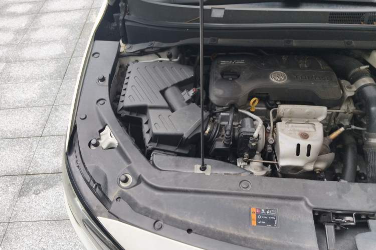Used Buick GL6 2018 18T 6-Seater Prestige Model Engine Bay Right