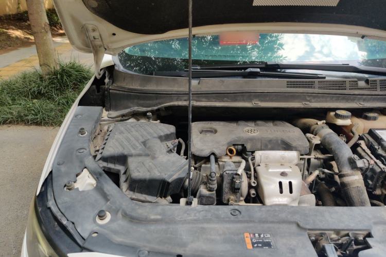 Used Buick GL6 2018 18T 6-Seater Luxury Model Engine Bay Right