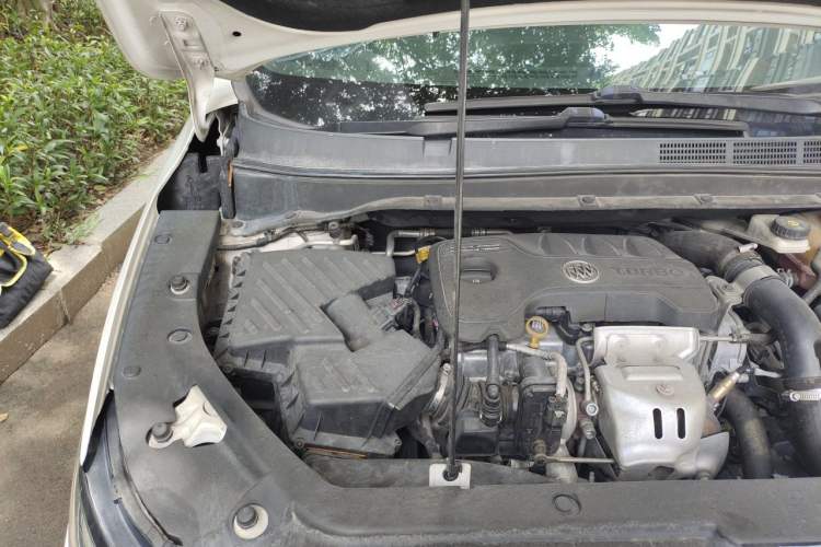Used Buick GL6 2018 18T 5-Seater Elite Version Engine Bay Right