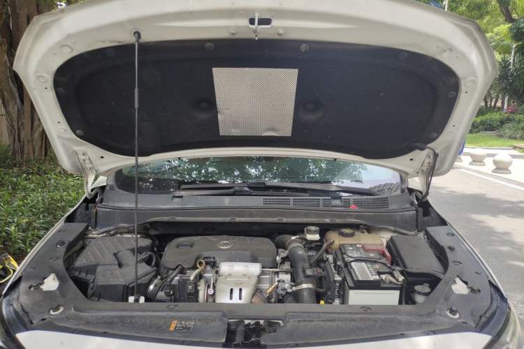 Used Buick GL6 2018 18T 5-Seater Elite Version Engine Bay