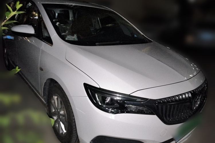 Used Buick GL6 2018 18T 6-Seater Luxury Model Front Right 45 Deg