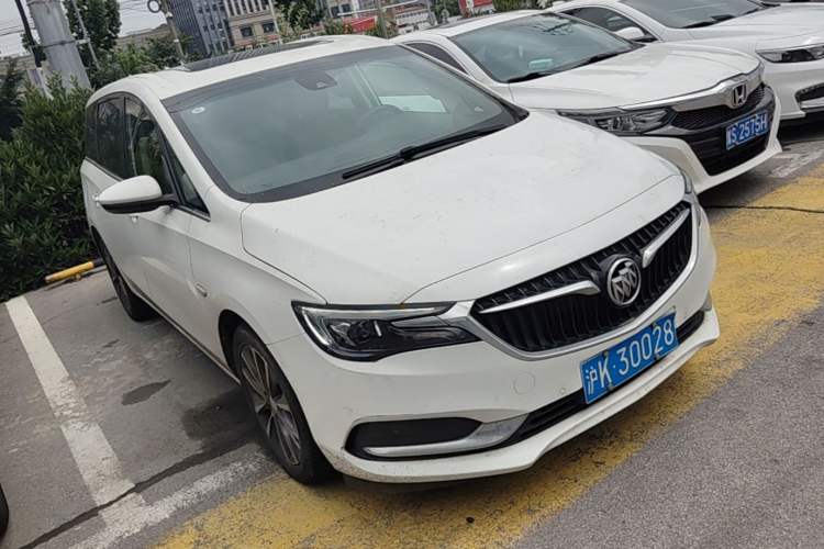Used Buick GL6 2018 18T 6-Seater Prestige Model Front Right 45 Deg