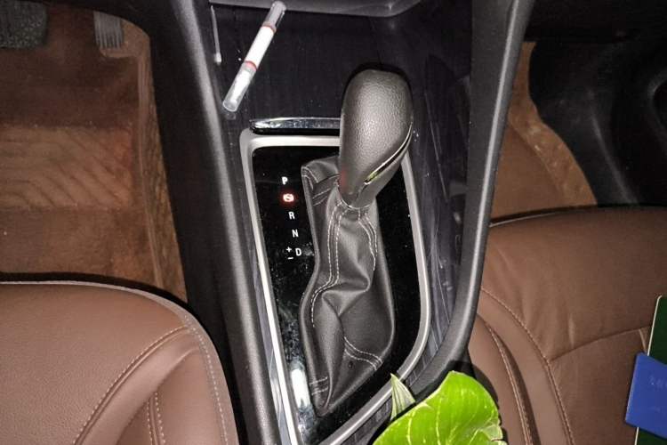 Used Buick GL6 2018 18T 6-Seater Luxury Model Gear Lever