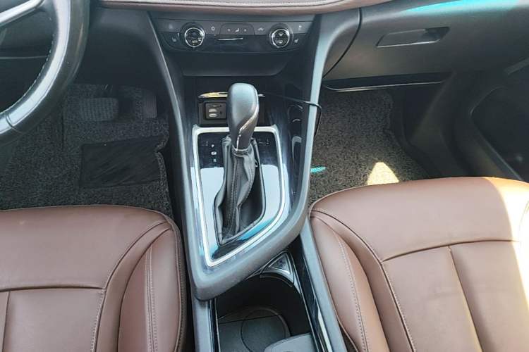 Used Buick GL6 2018 18T 6-Seater Luxury Model Gear Lever