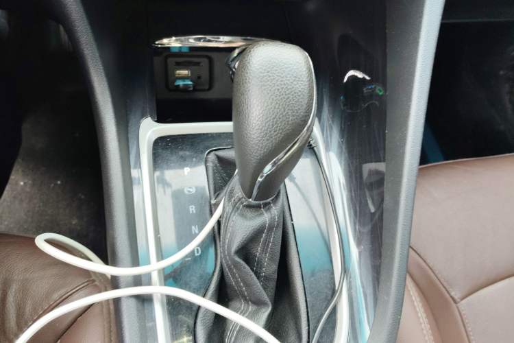 Used Buick GL6 2018 18T 6-Seater Luxury Model Gear Lever
