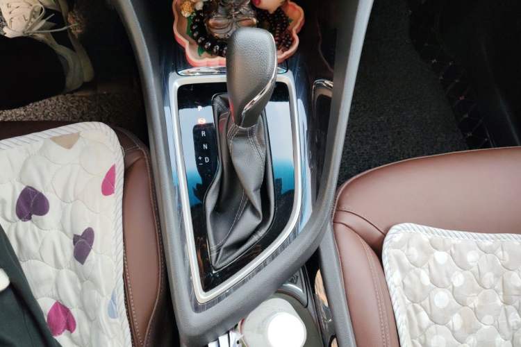 Used Buick GL6 2018 18T 6-Seater Luxury Model Gear Lever