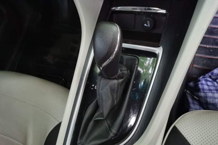 Used Buick GL6 2018 18T 6-Seater Elite Model Gear Lever