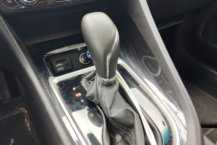Used Buick GL6 2018 18T 6-Seater Prestige Model Gear Lever