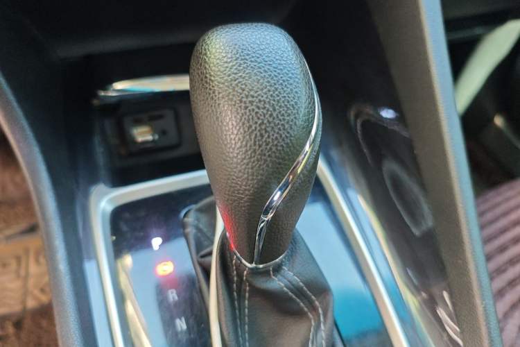 Used Buick GL6 2018 18T 6-Seater Luxury Model Gear Lever