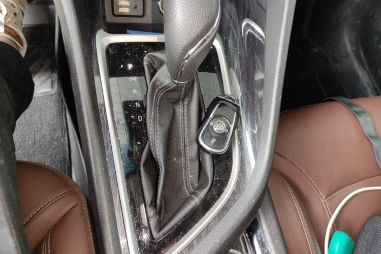 Used Buick GL6 2018 18T 6-Seater Luxury Model Gear Lever