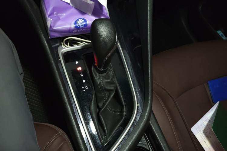 Used Buick GL6 2018 18T 6-Seater Luxury Model Gear Lever