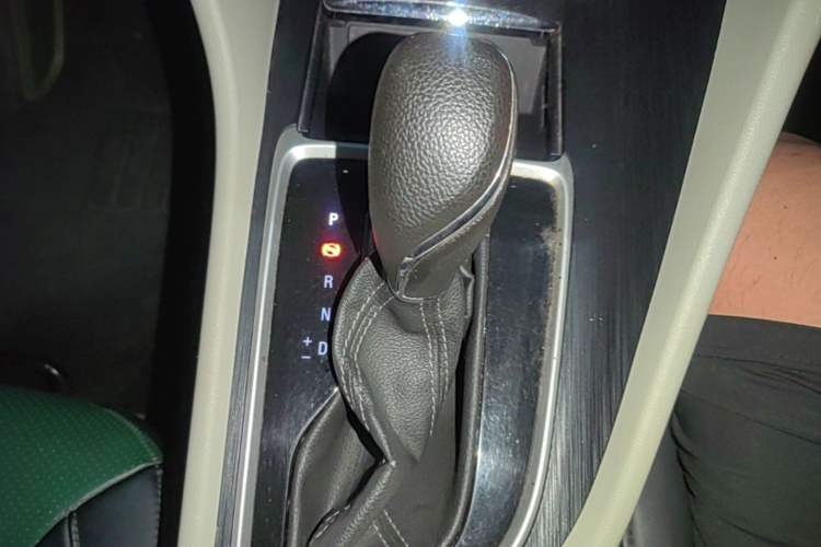 Used Buick GL6 2018 18T 6-Seater Elite Model Gear Lever