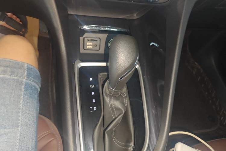 Used Buick GL6 2018 18T 6-Seater Prestige Model Gear Lever