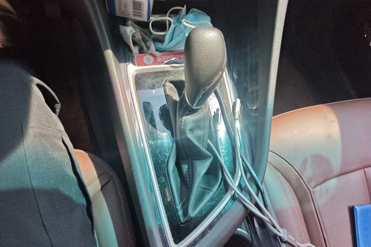 Used Buick GL6 2018 18T 6-Seater Prestige Model Gear Lever