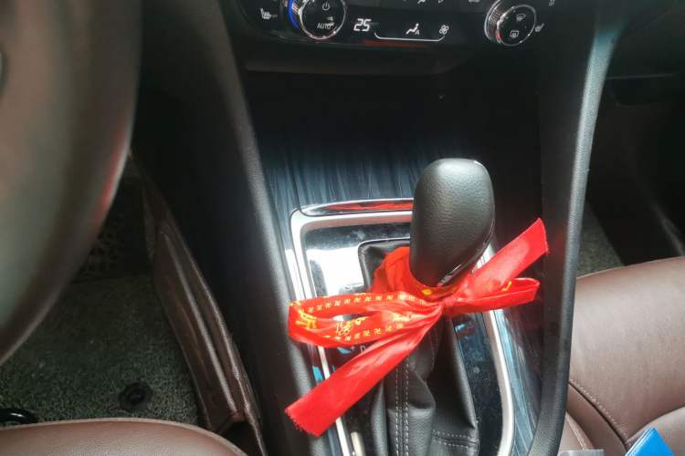 Used Buick GL6 2018 18T 6-Seater Luxury Model Gear Lever