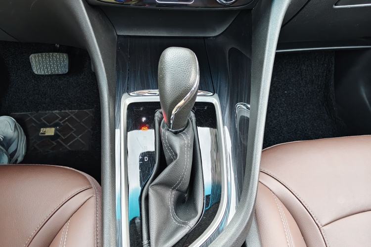Used Buick GL6 2018 18T 6-Seater Prestige Model Gear Lever