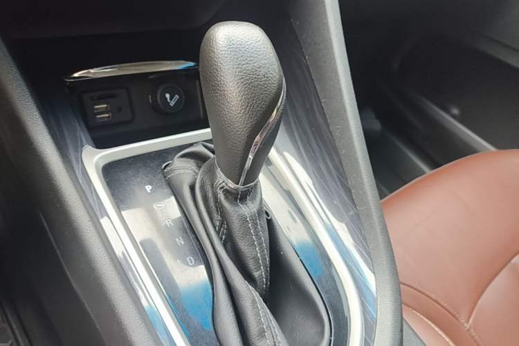 Used Buick GL6 2018 18T 6-Seater Luxury Model Gear Lever