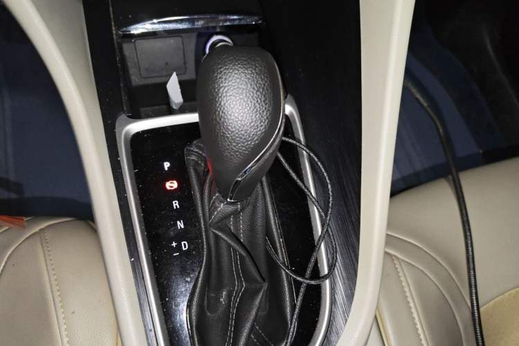 Used Buick GL6 2018 18T 6-Seater Elite Model Gear Lever
