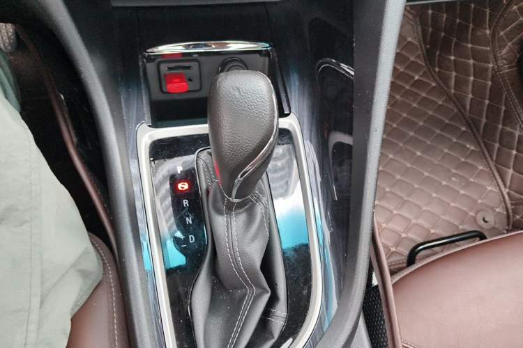 Used Buick GL6 2018 18T 6-Seater Prestige Model Gear Lever