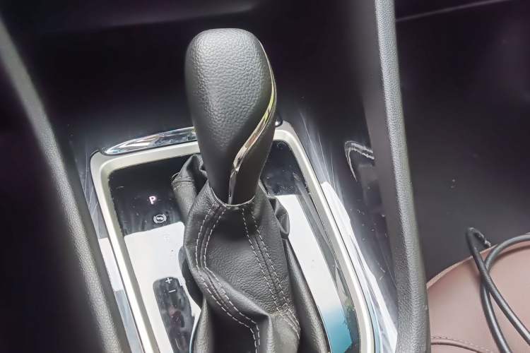 Used Buick GL6 2018 18T 6-Seater Prestige Model Gear Lever