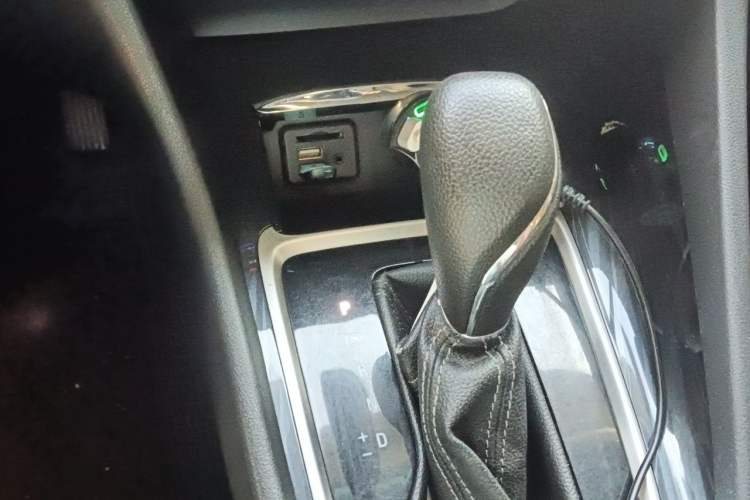 Used Buick GL6 2018 18T 6-Seater Luxury Model Gear Lever