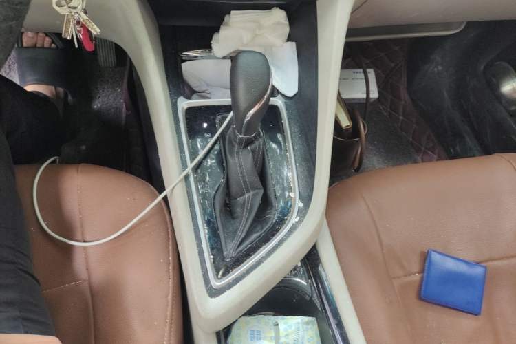 Used Buick GL6 2018 18T 5-Seater Elite Version Gear Lever