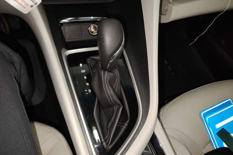 Used Buick GL6 2018 18T 6-Seater Elite Model Gear Lever