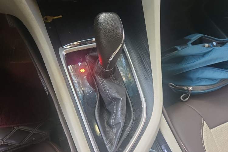 Used Buick GL6 2018 18T 6-Seater Elite Model Gear Lever