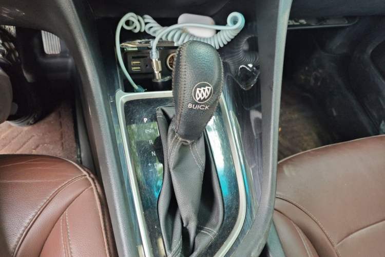 Used Buick GL6 2018 18T 6-Seater Luxury Model Gear Lever
