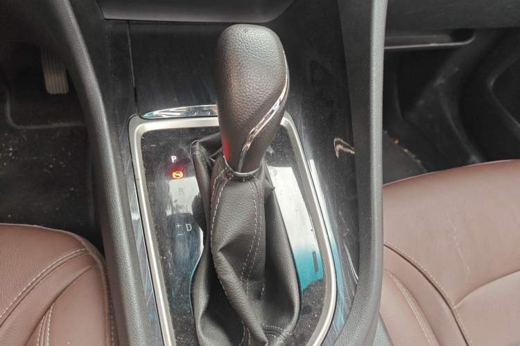 Used Buick GL6 2018 18T 6-Seater Luxury Model Gear Lever