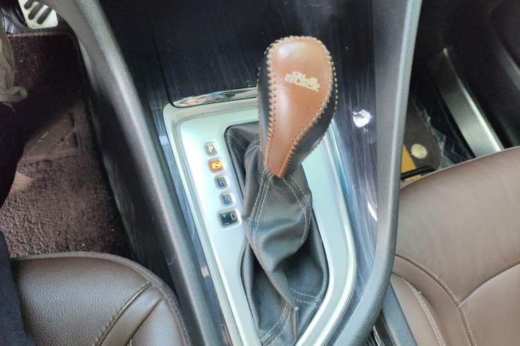 Used Buick GL6 2018 18T 6-Seater Luxury Model Gear Lever