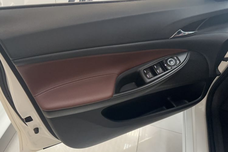 Used Buick GL6 2018 18T 6-Seater Prestige Model Interior 1