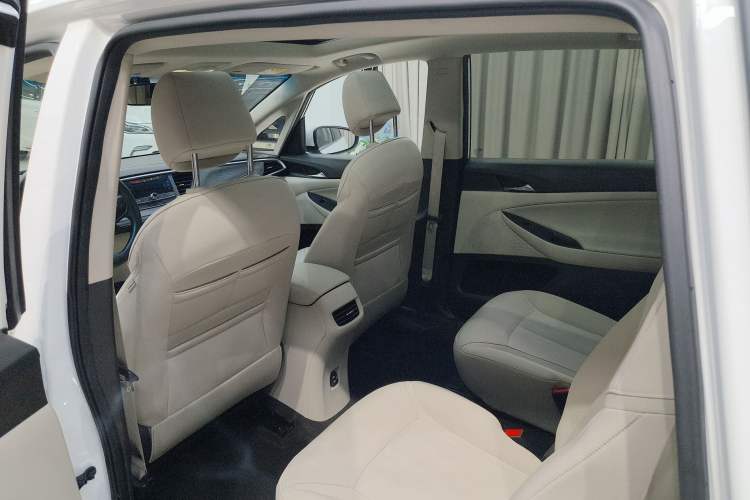 Used Buick GL6 2018 18T 6-Seater Elite Model Interior 2