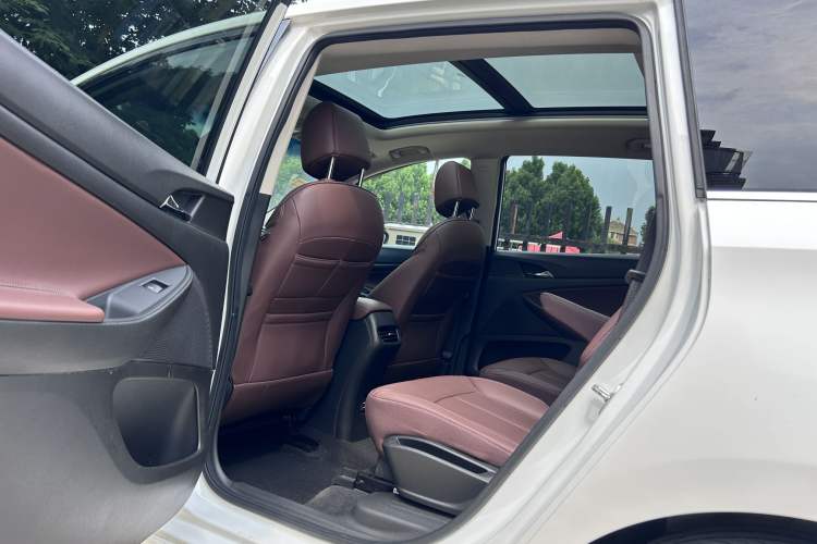 Used Buick GL6 2018 18T 6-Seater Prestige Model Interior 4