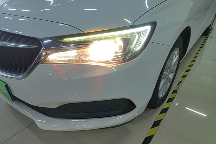 Used Buick GL6 2018 18T 6-Seater Elite Model Left Front Headlight