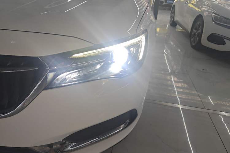 Used Buick GL6 2018 18T 6-Seater Prestige Model Left Front Headlight