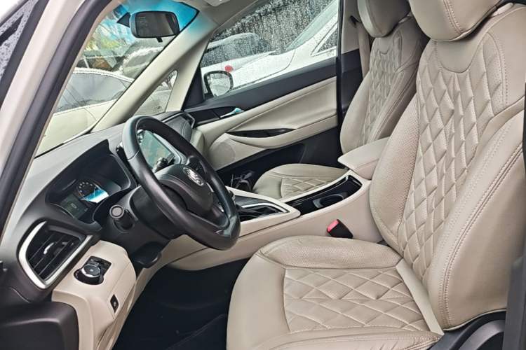 Used Buick GL6 2018 18T 6-Seater Elite Model Left Front Seat