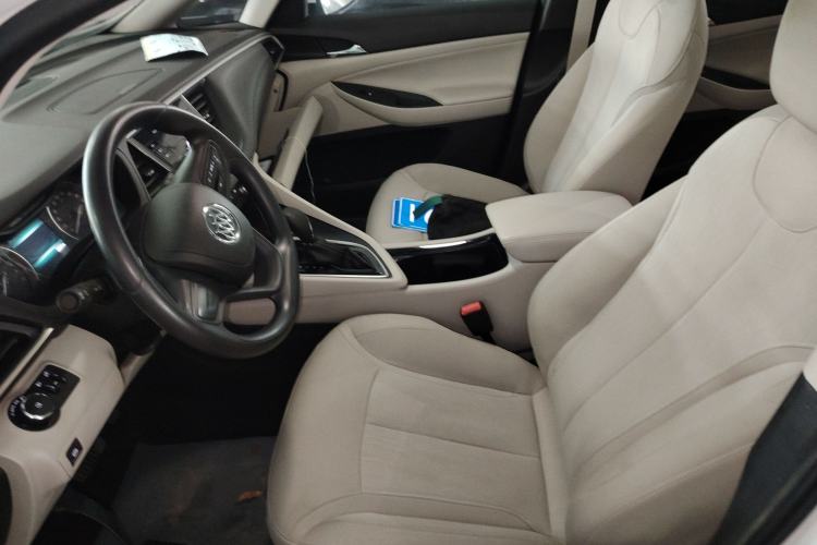 Used Buick GL6 2018 18T 6-Seater Elite Model Left Front Seat
