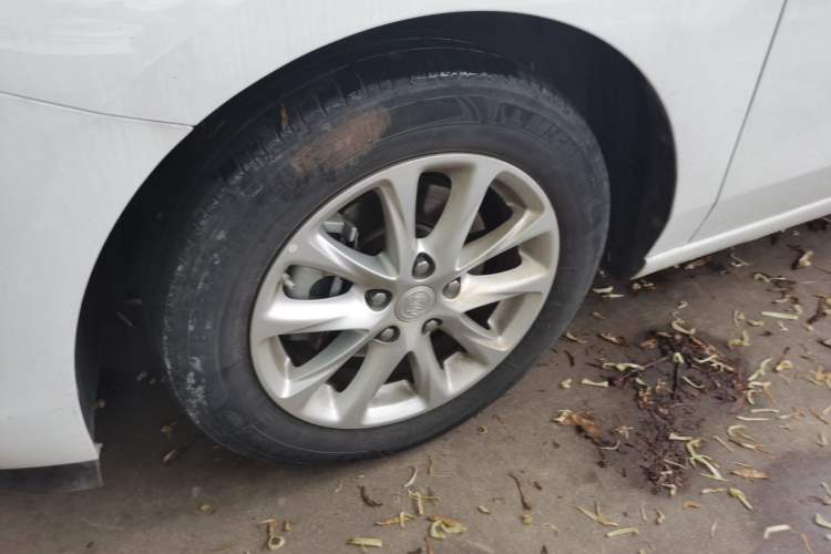 Used Buick GL6 2018 18T 6-Seater Elite Model Left Front Wheel Hub