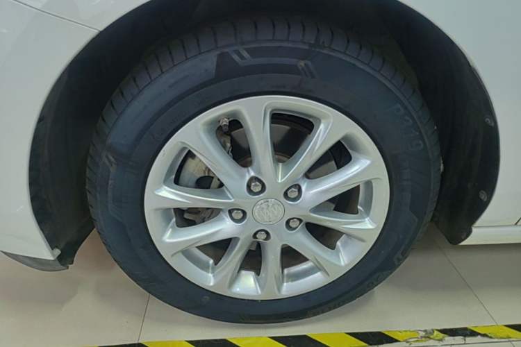 Used Buick GL6 2018 18T 6-Seater Elite Model Left Front Wheel Hub