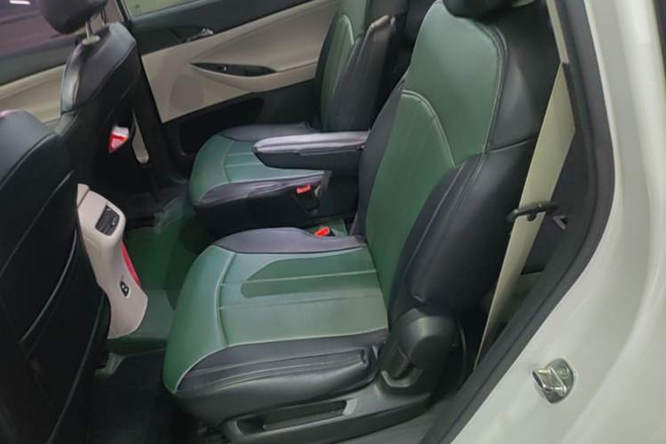 Used Buick GL6 2018 18T 6-Seater Elite Model Left Rear Seat