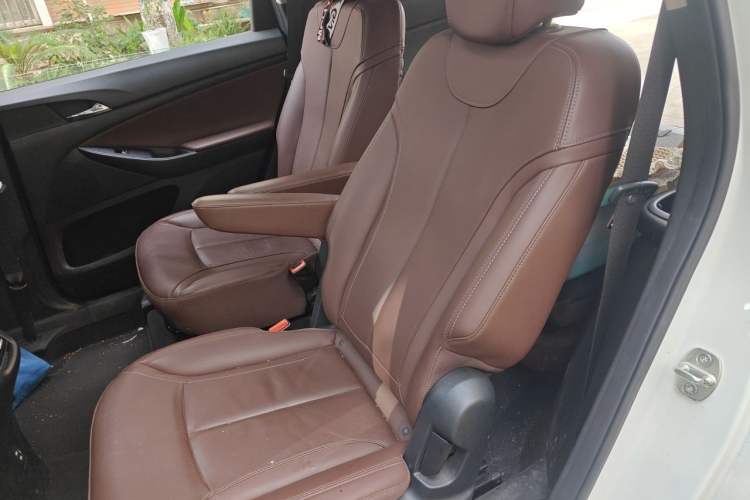 Used Buick GL6 2018 18T 6-Seater Luxury Model Left Rear Seat