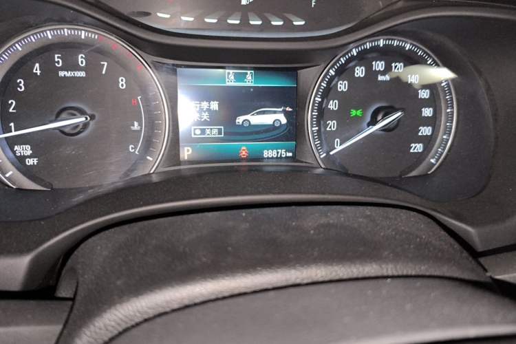 Used Buick GL6 2018 18T 6-Seater Luxury Model Odometer Close Up