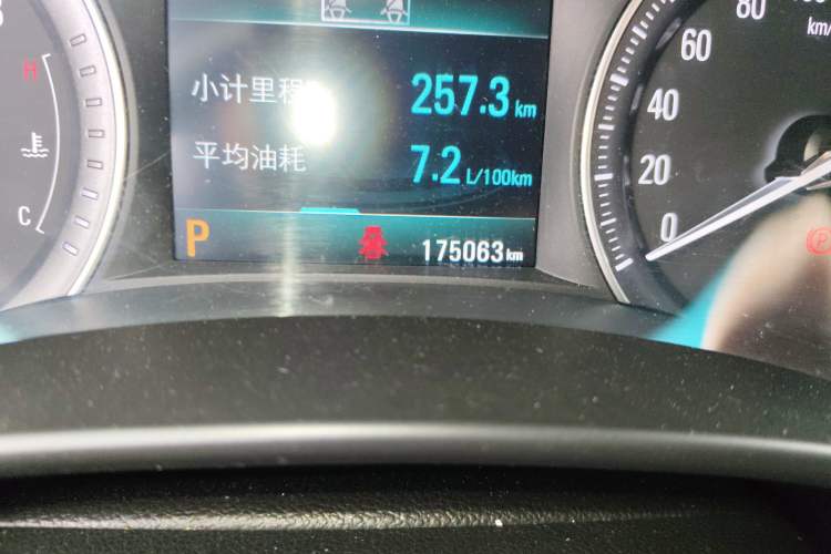 Used Buick GL6 2018 18T 6-Seater Luxury Model Odometer Close Up
