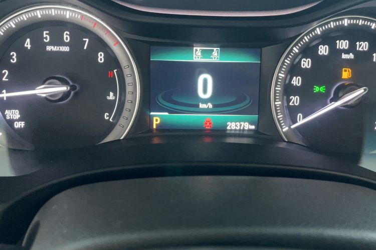 Used Buick GL6 2018 18T 6-Seater Elite Model Odometer Close Up