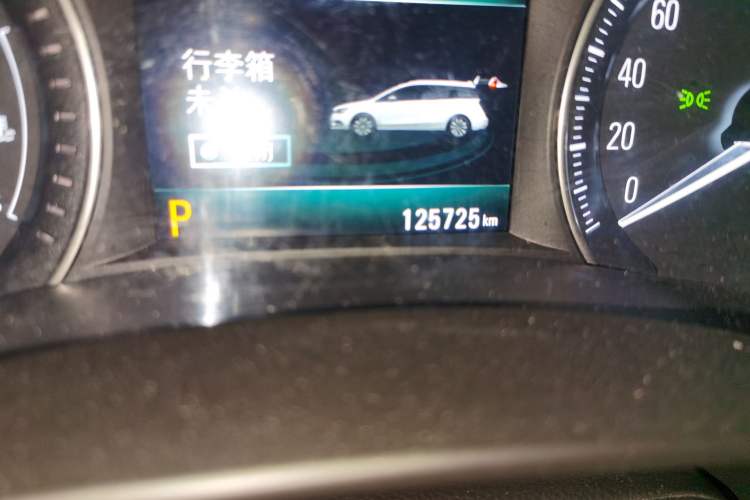 Used Buick GL6 2018 18T 6-Seater Elite Model Odometer Close Up