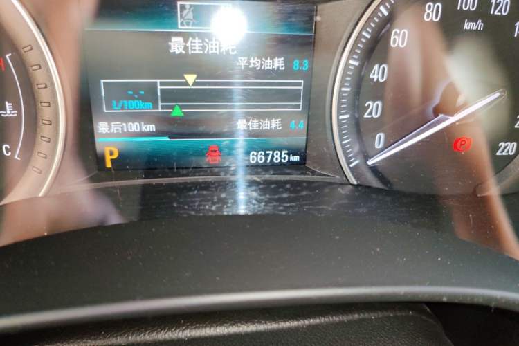 Used Buick GL6 2018 18T 6-Seater Luxury Model Odometer Close Up