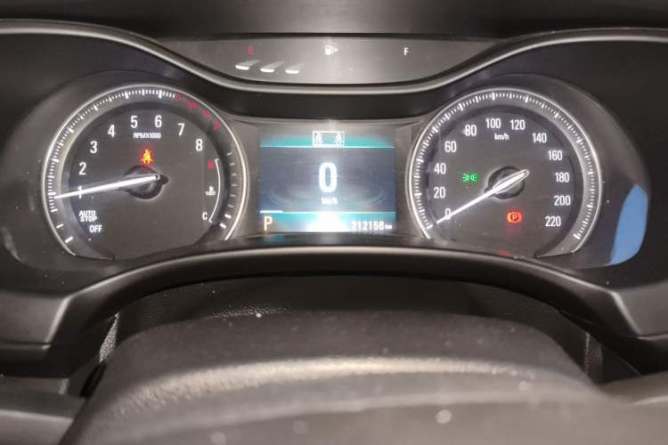 Used Buick GL6 2018 18T 6-Seater Luxury Model Odometer Close Up